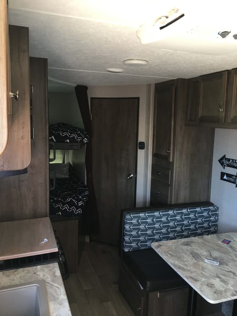 2018 Dutchmen RV Coleman Lantern Series 215BH Towable trailer in Tulare