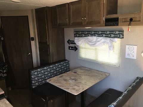 2018 Dutchmen RV Coleman Lantern Series 215BH Towable trailer in Tulare