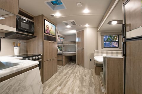 The Grand Highway Hilton Towable trailer in Fridley