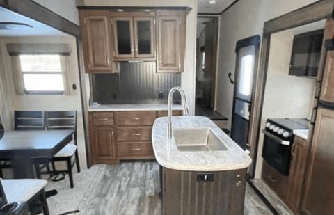 Spacious 2018 Grand Design Reflection Fifth Wheel Towable trailer in Westminster