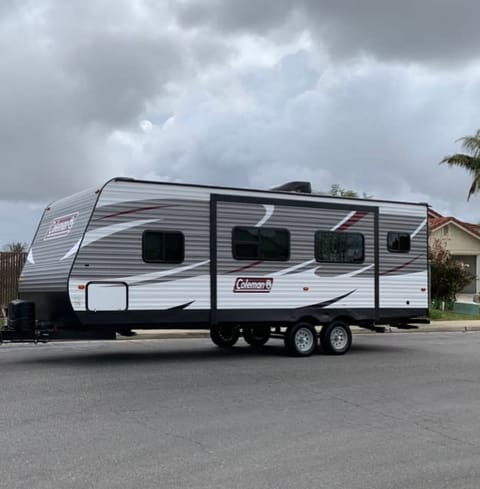 2018 Dutchmen RV Coleman Lantern Series 270RLWE Towable trailer in Schertz