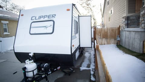 2020 Coachmen RV Clipper Cadet 17BHS Towable trailer in Millcreek