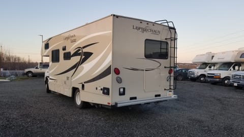 PHOEBE - 2017 Coachmen RV Leprechaun 230CB Fahrzeug in Anchorage