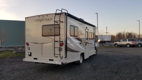 PHOEBE - 2017 Coachmen RV Leprechaun 230CB Fahrzeug in Anchorage