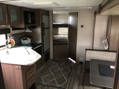 2020 Keystone Hideout - Luxury Camping Ziehbarer Anhänger in Fountain Valley