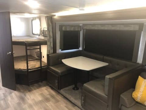 2019  Wildwood X-Lite 263BHXL Towable trailer in Rockwall