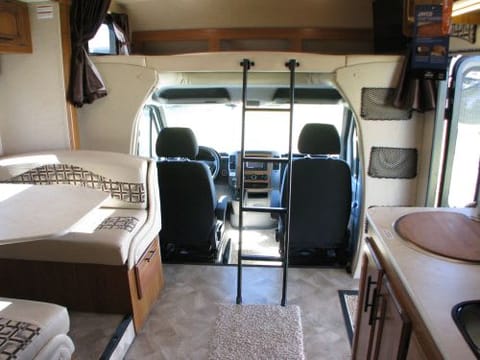 2016 Jayco Melbourne 24K - Easy to Drive Drivable vehicle in Georgetown