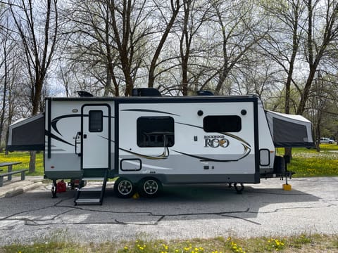 Beautiful Forest River 23FL, Sleeps 8, Open Layout Towable trailer in Layton