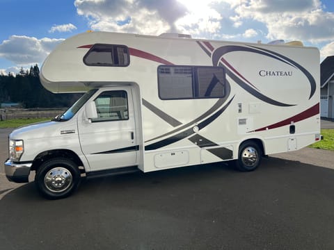 2014 Thor Chateau 22E Motor Coach Drivable vehicle in Happy Valley