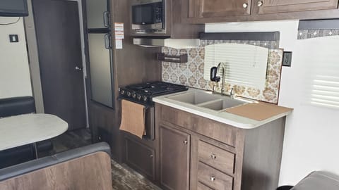 2019 Starcraft Autumn Ridge Outfitter 26BH Towable trailer in Frisco