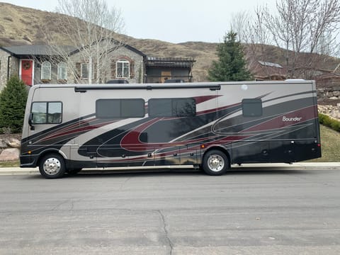 2020 Fleetwood RV Bounder 35K Drivable vehicle in Orem