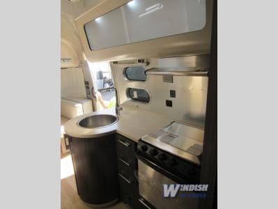 2018 Airstream RV International Signature 25RB Tráiler remolcable in Del Mar