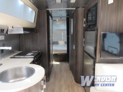 2018 Airstream RV International Signature 25RB Tráiler remolcable in Del Mar