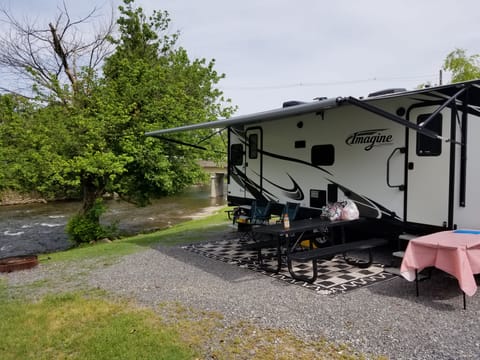 2018 Grand Design Imagine 2500RL Towable trailer in Jacksboro