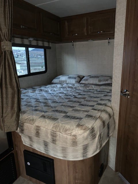 2020 Chevy Gulf Stream RV Conquest 23DBL Lite Drivable vehicle in Anaconda