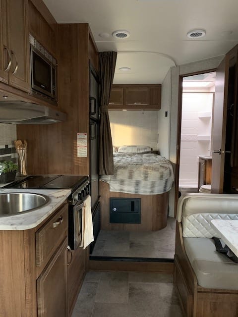 2020 Chevy Gulf Stream RV Conquest 23DBL Lite Drivable vehicle in Anaconda