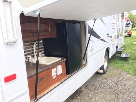 The Hawks Nest w/ Outdoor Kitchen Drivable vehicle in Kennewick