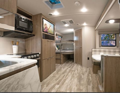 Get out of town! 2020 Grand Design Imagine 24' Towable trailer in Northglenn