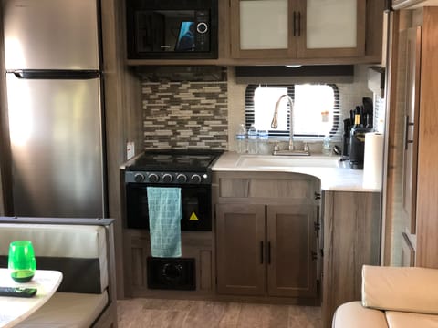 2020 Gulf Stream RV Kingsport Ultra Lite 237ark Towable trailer in Nassau Bay