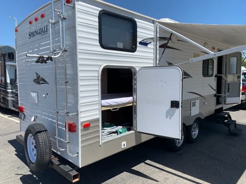 Family Friendly RV Rental, 1/2 ton towable. Remorque tractable in Thousand Oaks