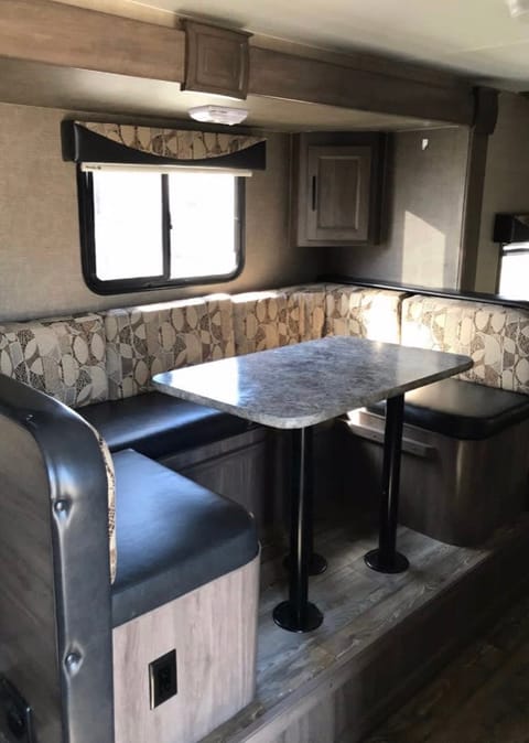 2018 Pacific Coachworks Econ 17RK Towable trailer in Chula Vista