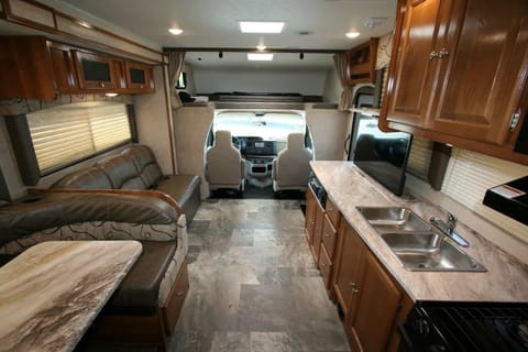 This Classy Class C is Clean, Comfortable & Cozy! Drivable vehicle in Apple Valley