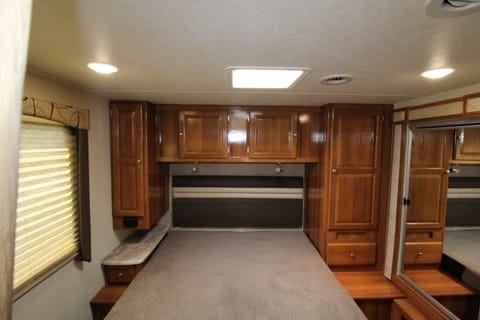 This Classy Class C is Clean, Comfortable & Cozy! Véhicule routier in Apple Valley