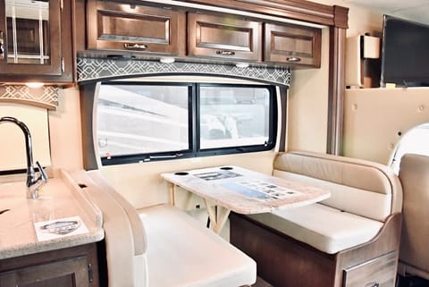 On The Go Chateau *2019 Bunkhouse* Veicolo da guidare in Westminster