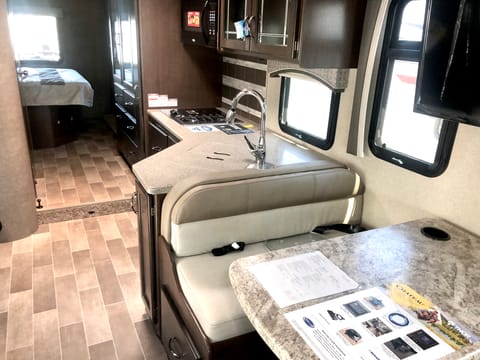 On The Go Chateau *2019 Bunkhouse* Drivable vehicle in Westminster