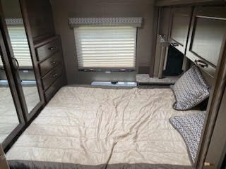 2018 Thor Motor Coach Freedom Elite 29FE Drivable vehicle in Fishers