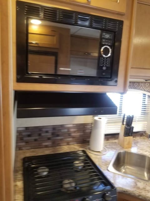 2017 Thor Motor Coach Chateau 26B Drivable vehicle in Oldsmar