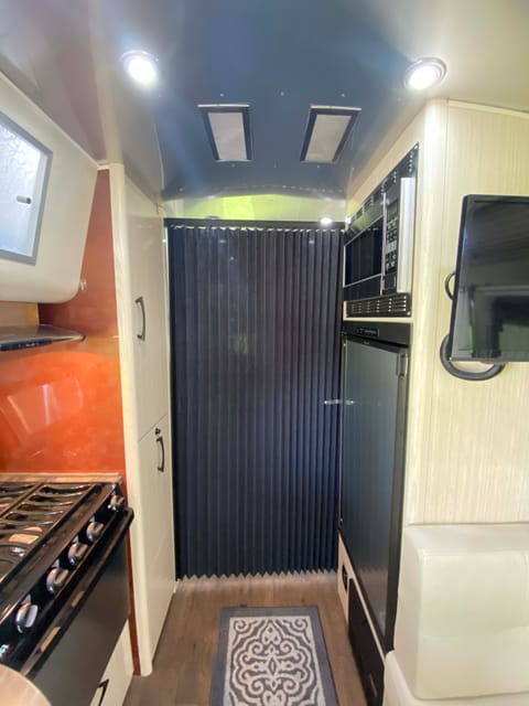 2016 Airstream RV International Serenity 23D Towable trailer in Farragut