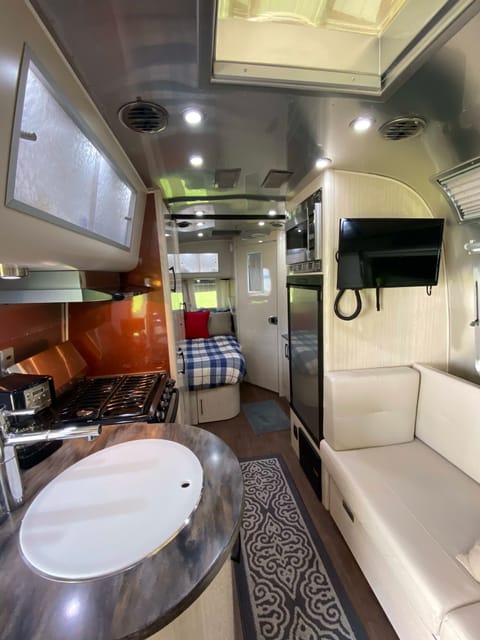 2016 Airstream RV International Serenity 23D Towable trailer in Farragut