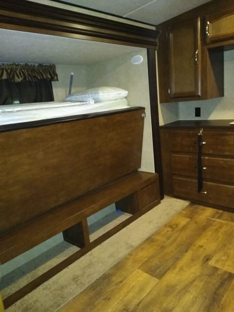 2016 Forest River RV Wildwood Heritage Glen 311QB Towable trailer in Seffner