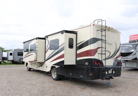 2016 Forest River RV Georgetown 364TS Drivable vehicle in Current River