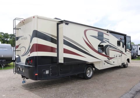 2016 Forest River RV Georgetown 364TS Drivable vehicle in Current River