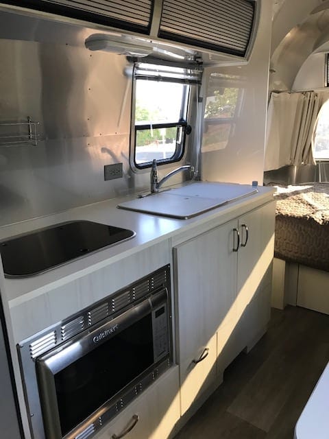 2018 Airstream RV Sport 22FB with solar Towable trailer in Poway