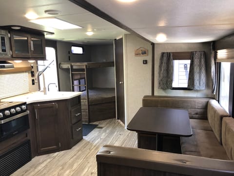 The Ultimate Family Get Away Camper Remorque tractable in Kansas