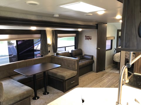 The Ultimate Family Get Away Camper Remorque tractable in Kansas
