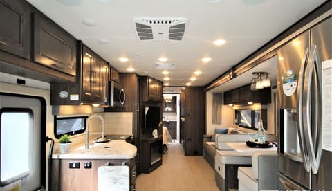 2020 Coachmen Sportscoach SRSRD 365RB Drivable vehicle in Forest Park
