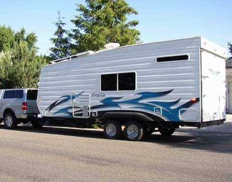 2006 Adventure Manufacturing Timberlodge 26DBSC Towable trailer in Stanton