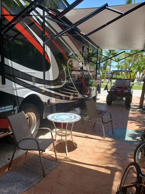 2021 Thor Motor Coach Outlaw 38MB Drivable vehicle in Oakland Park