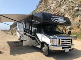 Meet "Miss. Donna" 2018 Coachmen Leprechaun 311FS Vehículo funcional in Yucaipa