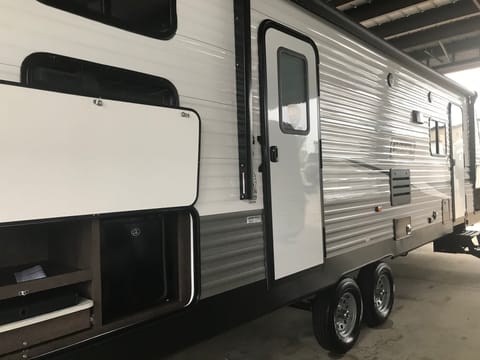 2021 Coleman Coleman Lantern 285BH Towable trailer in Joliet