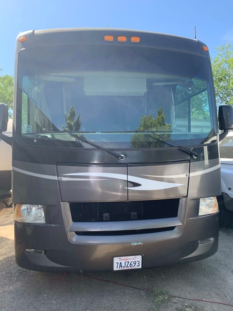 2011 Thor Motor Coach Hurricane 32D Drivable vehicle in Livermore