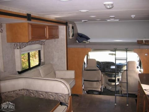 Amazing Winnebago with all space you could want! Drivable vehicle in Lenexa