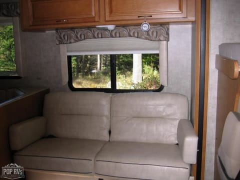 Amazing Winnebago with all space you could want! Drivable vehicle in Lenexa