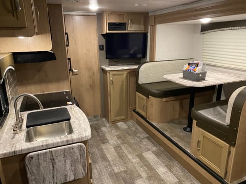 Meet Wade! Easy to tow - 2020 Winnebago Micro Mini Towable trailer in Riviera Beach