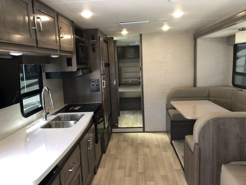 '20 Winnebago Class C: auto level, back/side cams Fahrzeug in Woodinville