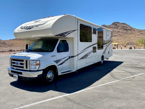 ADVENTURE AWAITS! Clean 2017 Jayco Greyhawk 31DS Drivable vehicle in Henderson